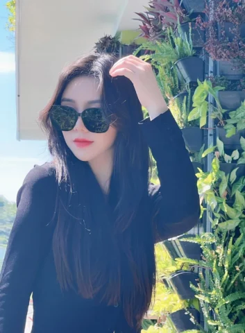 Quỳnh Kool truyền cảm hứng với phong cách thanh lịch