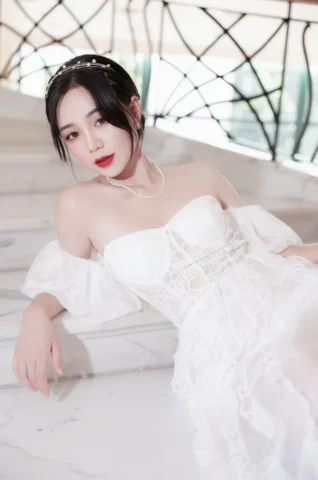 Quỳnh Kool thể hiện sự trẻ trung và năng động với phong cách hiện đại