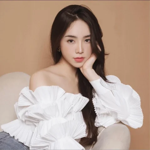 Quỳnh Kool thu hút bởi vẻ đẹp rạng rỡ và sự tự tin