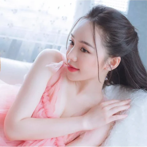 Quỳnh Kool luôn thu hút sự quan tâm từ mọi người với vẻ đẹp rạng rỡ